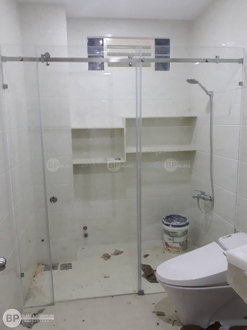 Lắp vách tắm kính hú Nhân số 144-1 Lê Minh Xuân, HCM